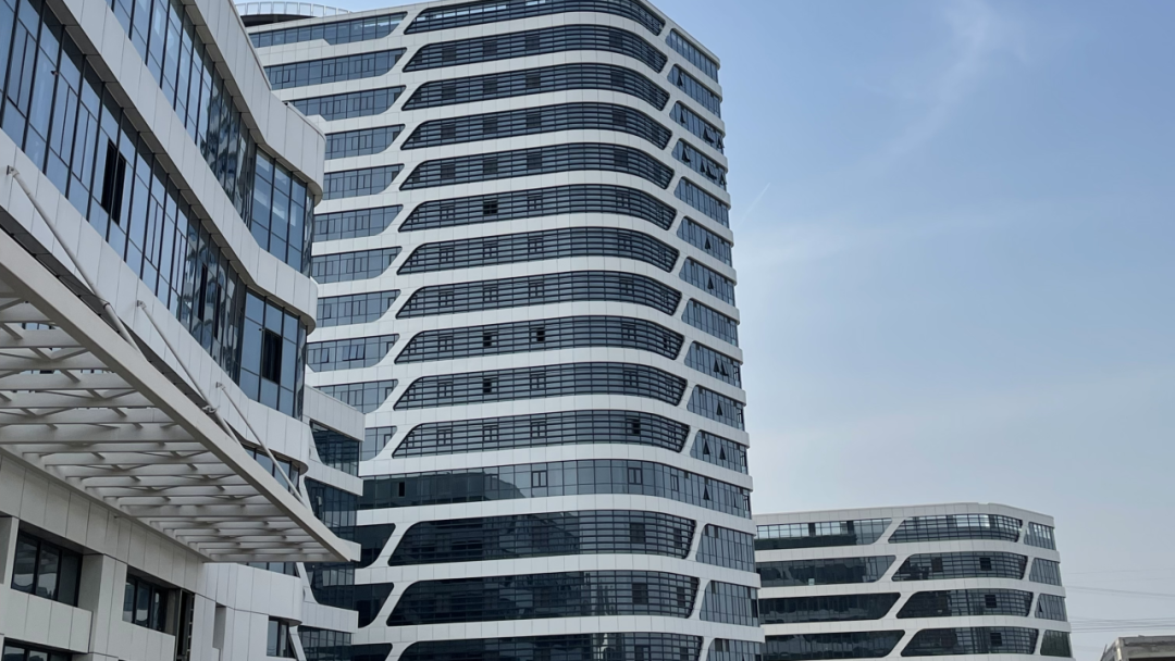 寶潤達鋁板保溫一體板助力濮陽醫專附屬醫院建設